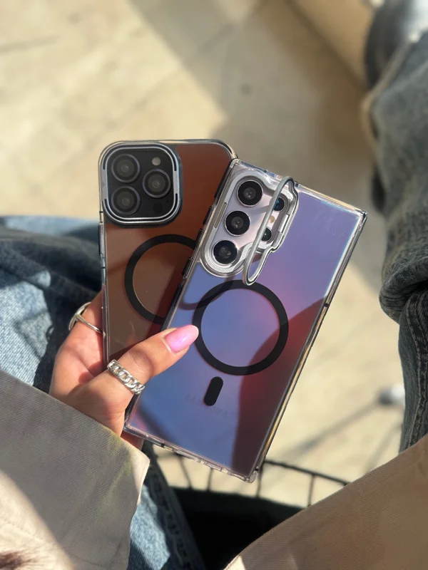 Holographic iPhone 15 Pro case with MagSafe