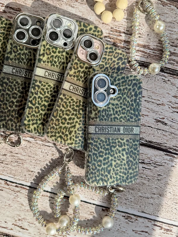 Leopard iPhone case with pendant