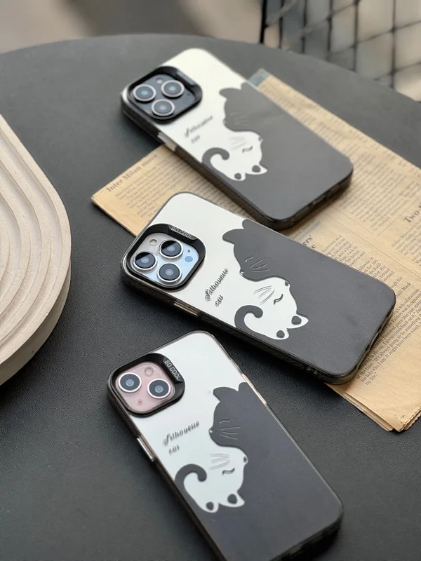 Twin cat case for iPhone 15