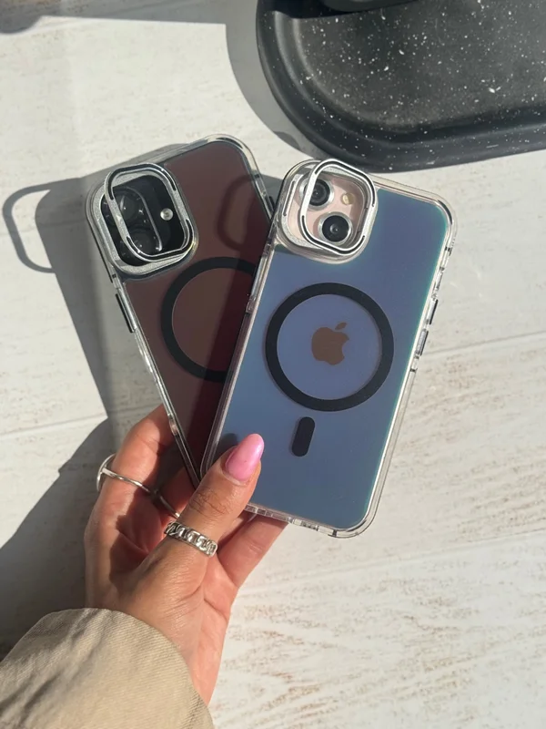 Holographic iPhone 15 Pro case with MagSafe