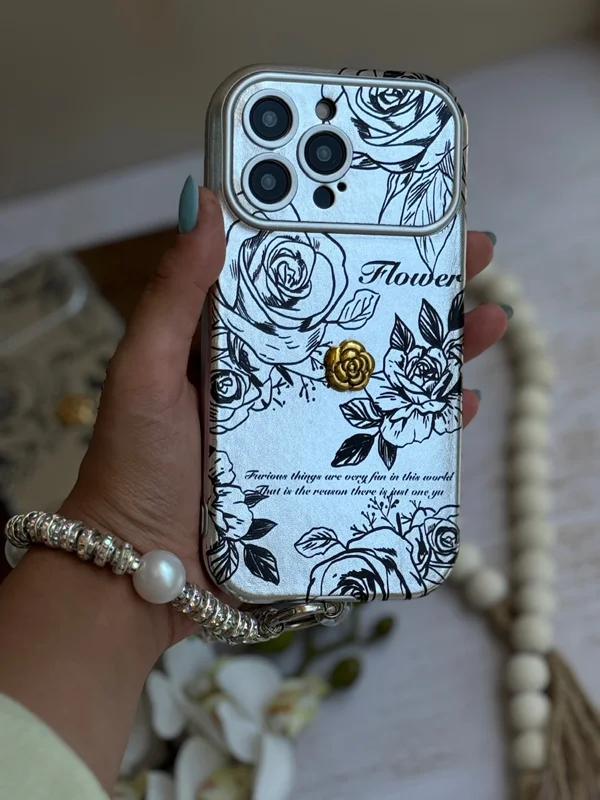 قاب آیفون 11 پرو گل طلایی برجسته با آویز