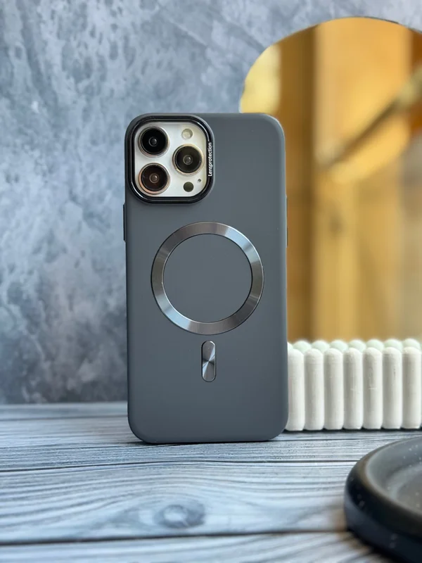 MagSafe Q Series Case iPhone 15 phone