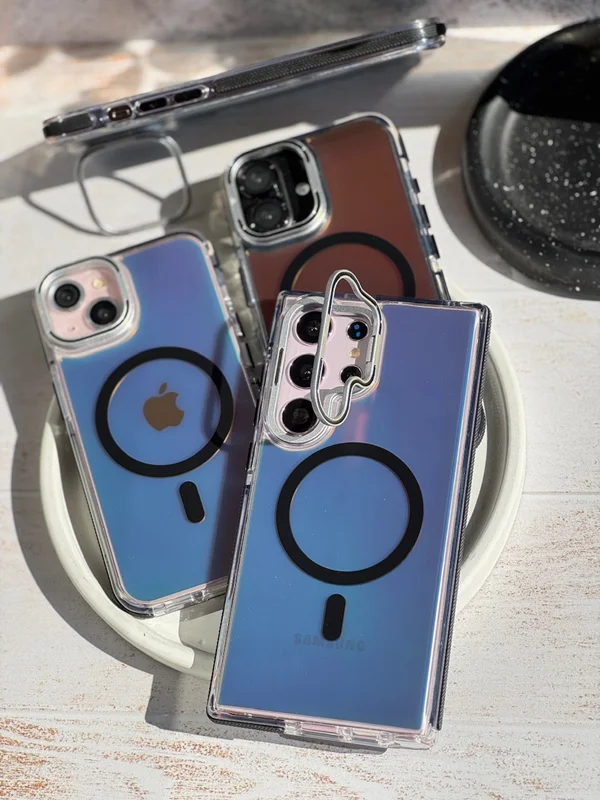 Holographic iPhone 15 Pro case with MagSafe