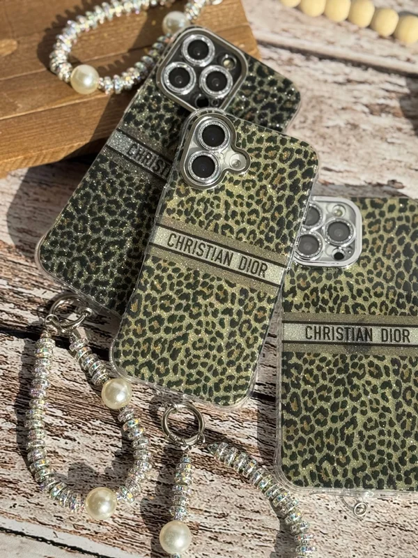 Leopard iPhone case with pendant